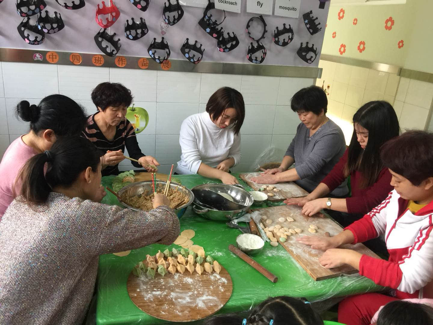 團(tuán)團(tuán)圓圓包餃子 香香美美吃餃子 熱熱鬧鬧過冬至