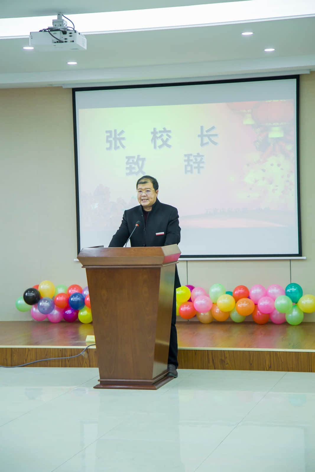 “青春飛揚，溫暖前行”我校成功舉辦2018年元旦聯(lián)歡會
