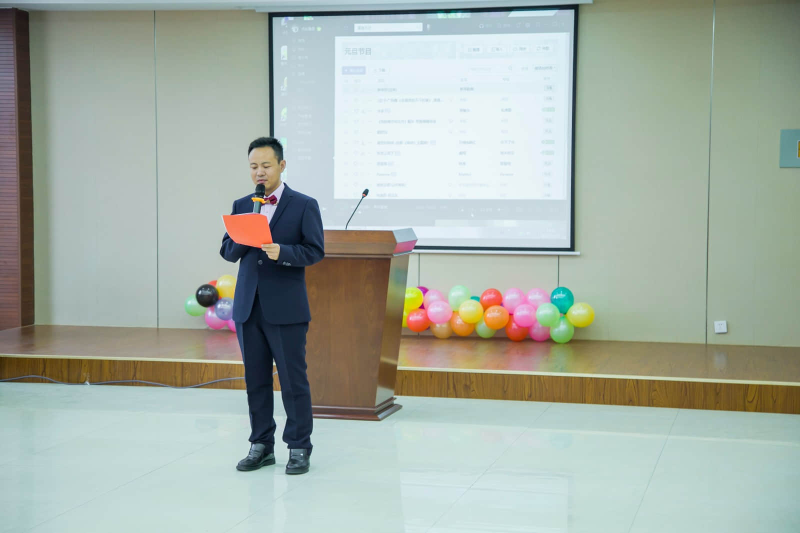 “青春飛揚，溫暖前行”我校成功舉辦2018年元旦聯(lián)歡會