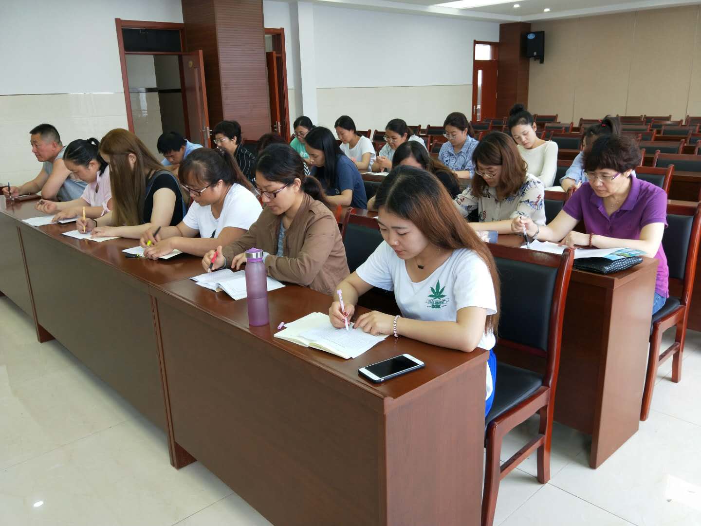 中學(xué)部期中教學(xué)工作總結(jié)會(huì)