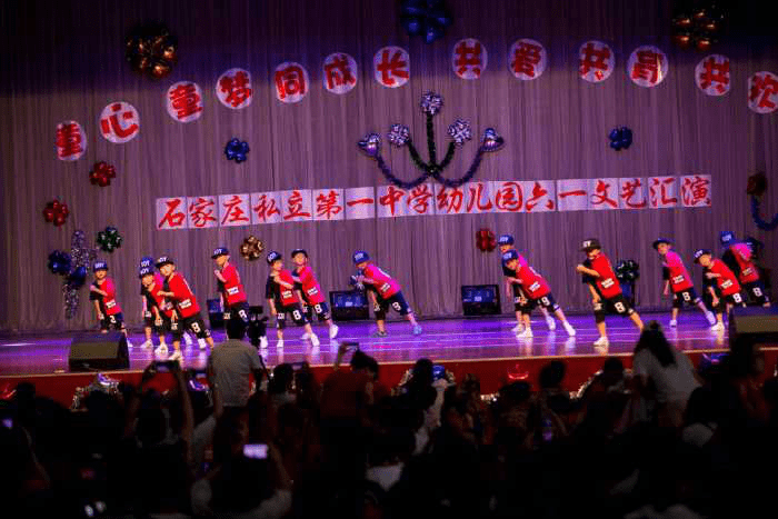 童心*童夢(mèng)*同成長(zhǎng)，共愛(ài)*共育*共歡樂(lè)”六一文藝匯演活動(dòng)報(bào)道