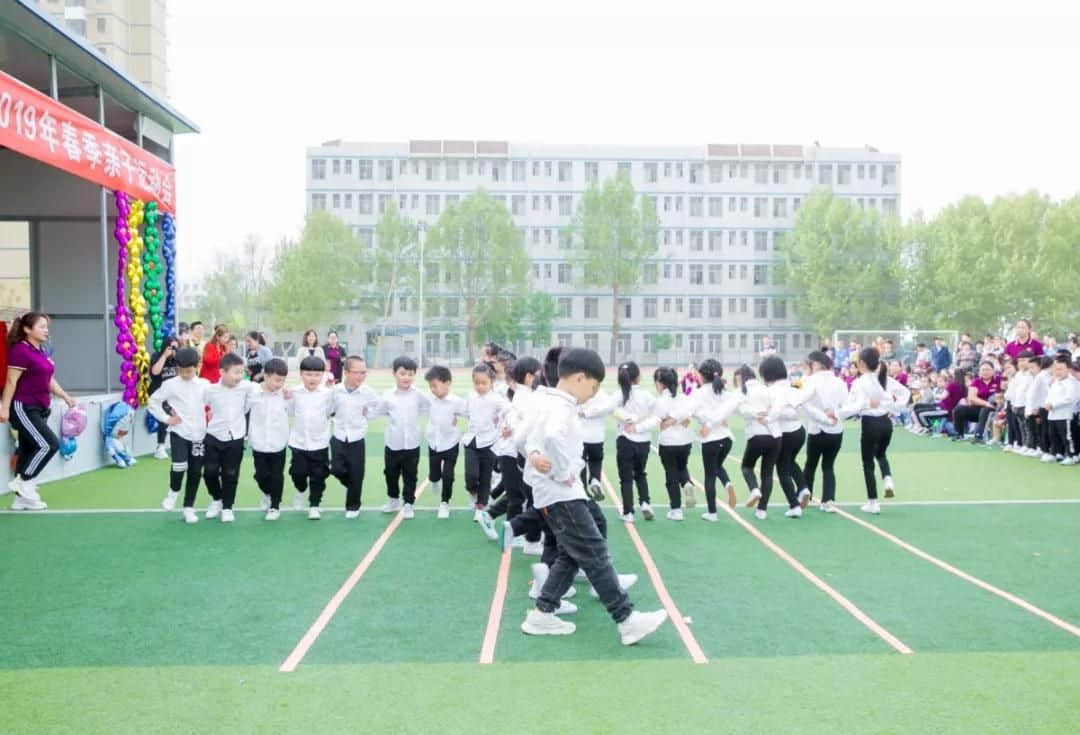 ?私立一中幼兒園親子運動會 —倆字兒，精彩！