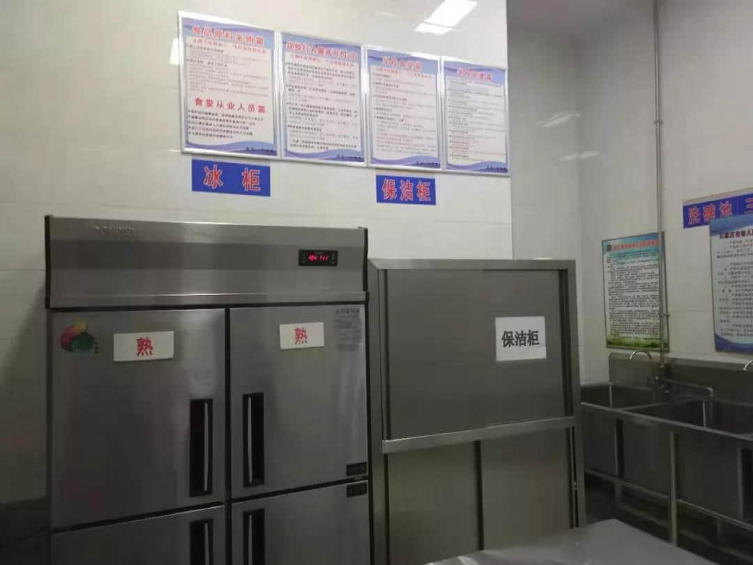 私立一中食堂衛(wèi)生安全專題會(huì)，打造放心食堂