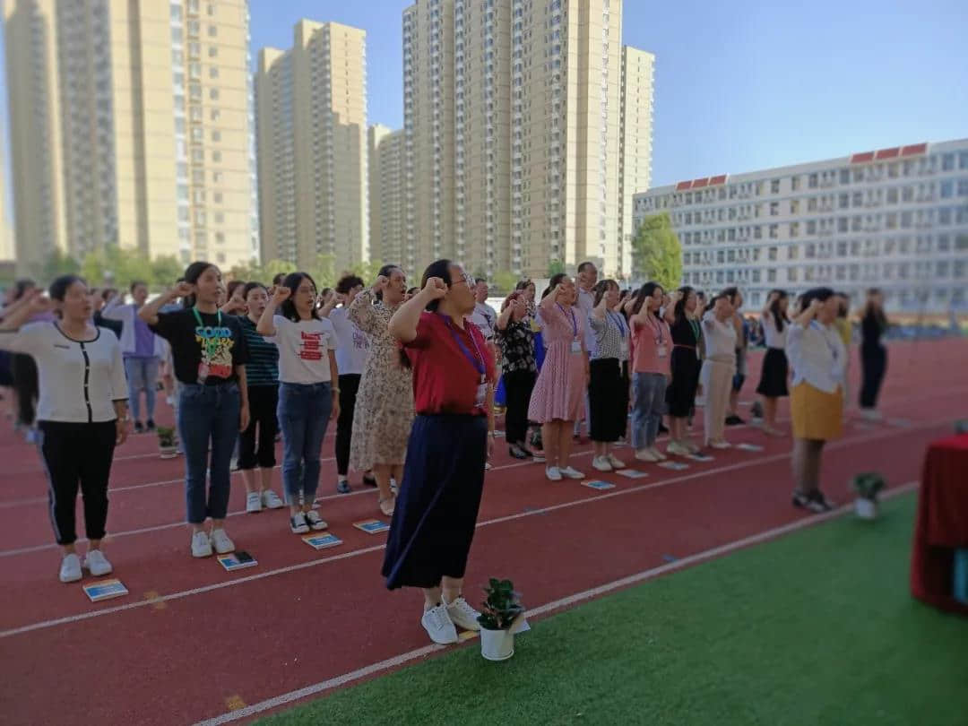 師徒結(jié)對(duì)攜手進(jìn)，以老帶新共成長(zhǎng)