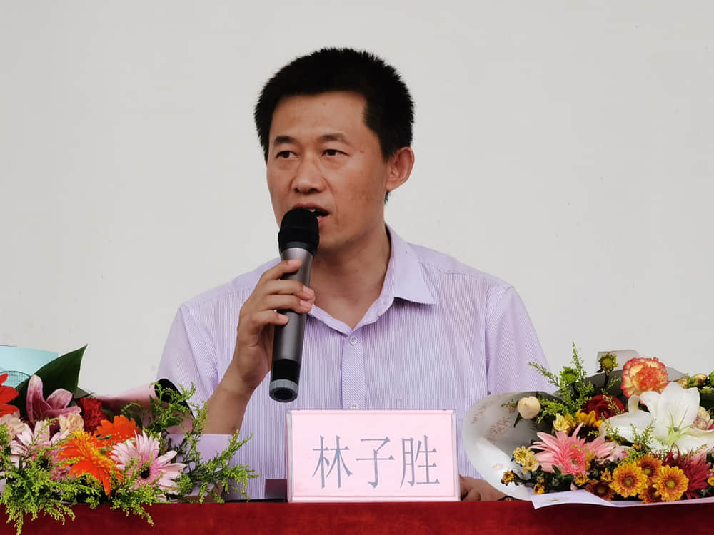 揮灑激情 百煉成鋼  2021-2022學(xué)年度第一學(xué)期國(guó)防教育軍事化訓(xùn)練結(jié)業(yè)儀式