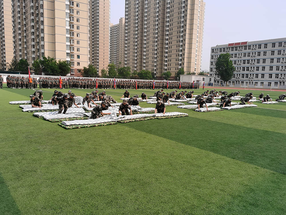 揮灑激情 百煉成鋼  2021-2022學(xué)年度第一學(xué)期國(guó)防教育軍事化訓(xùn)練結(jié)業(yè)儀式