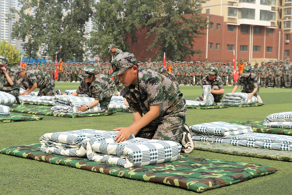 揮灑激情 百煉成鋼  2021-2022學(xué)年度第一學(xué)期國(guó)防教育軍事化訓(xùn)練結(jié)業(yè)儀式