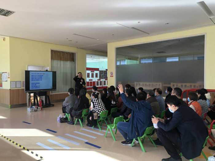 石家莊私立第一中學(xué)幼兒園“大手拉小手 幸福平安行”消防安全逃生親子演練活動圓滿成功！