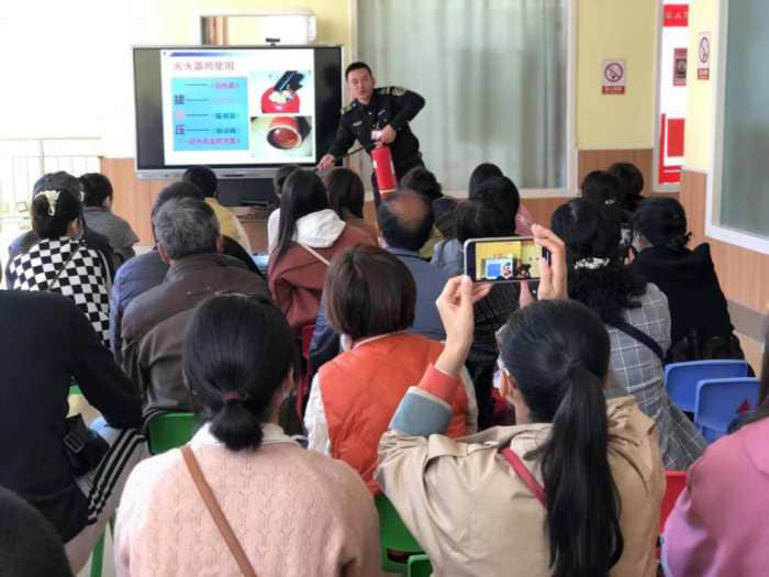 石家莊私立第一中學(xué)幼兒園“大手拉小手 幸福平安行”消防安全逃生親子演練活動圓滿成功！