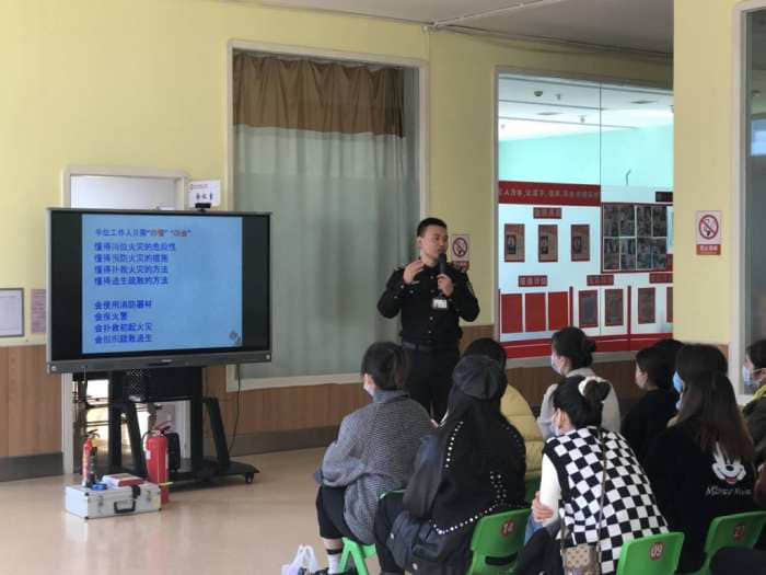 石家莊私立第一中學(xué)幼兒園“大手拉小手 幸福平安行”消防安全逃生親子演練活動圓滿成功！