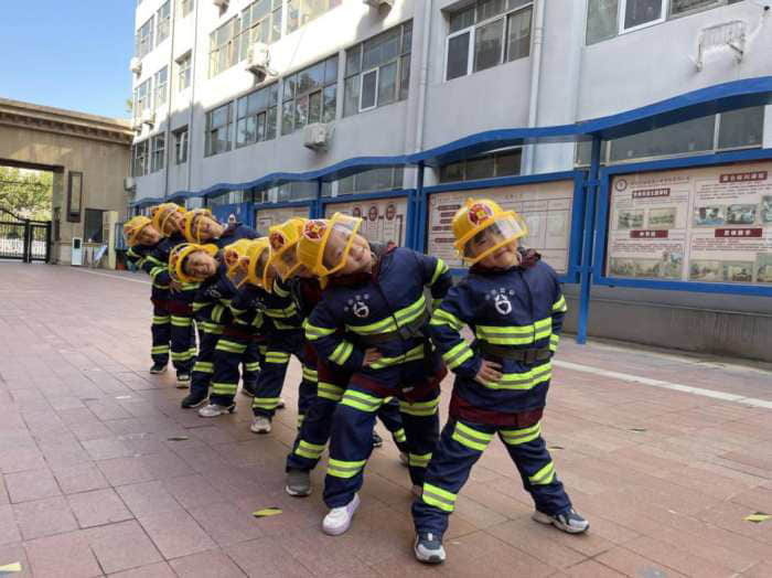 石家莊私立第一中學(xué)幼兒園“大手拉小手 幸福平安行”消防安全逃生親子演練活動圓滿成功！