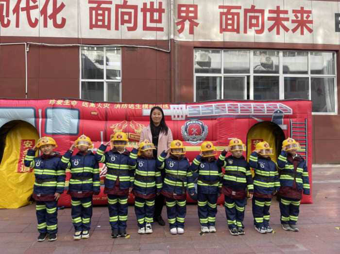 石家莊私立第一中學(xué)幼兒園“大手拉小手 幸福平安行”消防安全逃生親子演練活動圓滿成功！