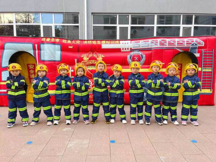 石家莊私立第一中學(xué)幼兒園“大手拉小手 幸福平安行”消防安全逃生親子演練活動圓滿成功！