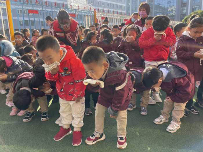 石家莊私立第一中學(xué)幼兒園“大手拉小手 幸福平安行”消防安全逃生親子演練活動圓滿成功！