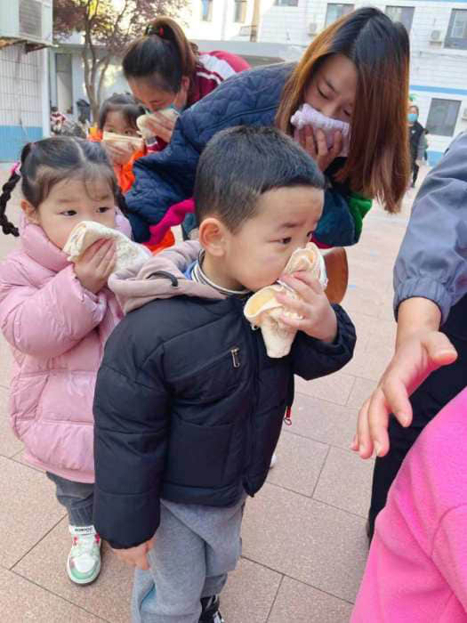 石家莊私立第一中學(xué)幼兒園“大手拉小手 幸福平安行”消防安全逃生親子演練活動圓滿成功！