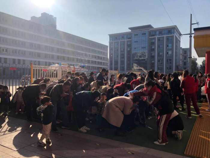 石家莊私立第一中學(xué)幼兒園“大手拉小手 幸福平安行”消防安全逃生親子演練活動圓滿成功！