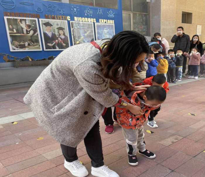 石家莊私立第一中學(xué)幼兒園“大手拉小手 幸福平安行”消防安全逃生親子演練活動圓滿成功！