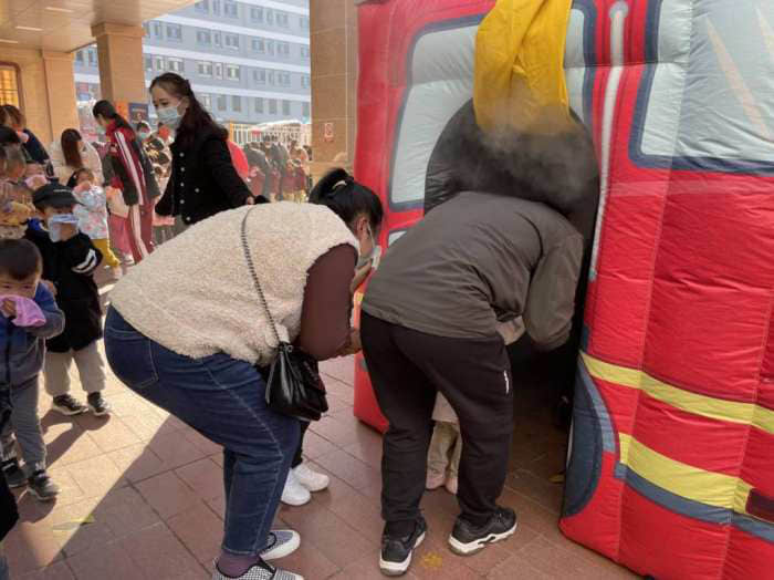 石家莊私立第一中學(xué)幼兒園“大手拉小手 幸福平安行”消防安全逃生親子演練活動圓滿成功！