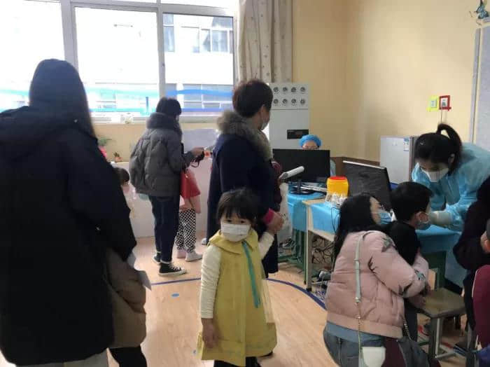 石家莊私立第一中學(xué)幼兒園 “大手拉小手，共筑疫情防護墻”新冠疫苗接種紀(jì)實