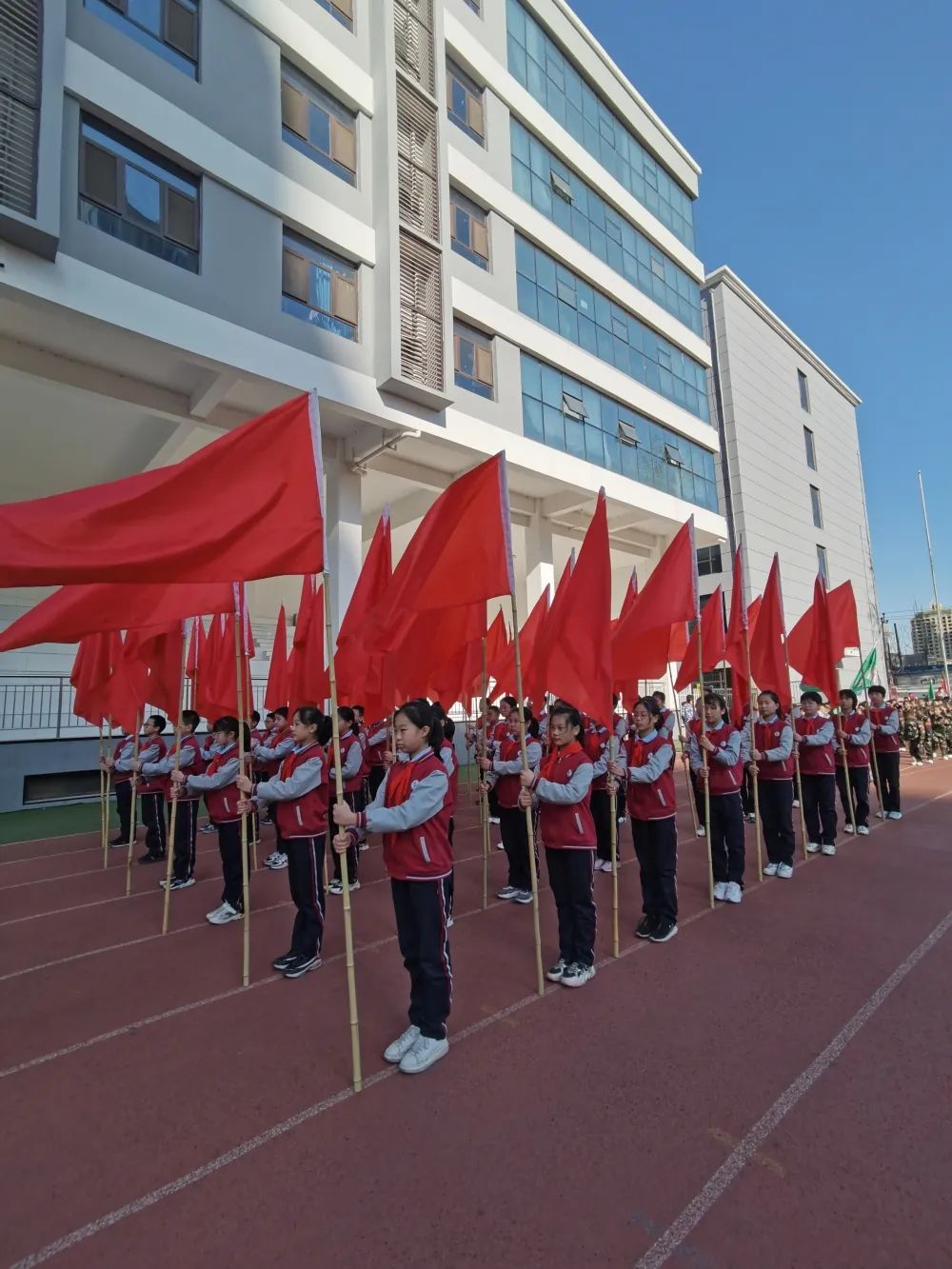 【五育并舉】踐行“雙減” 體育“優(yōu)加”——一年級“海陸空”運動會歡樂舉行