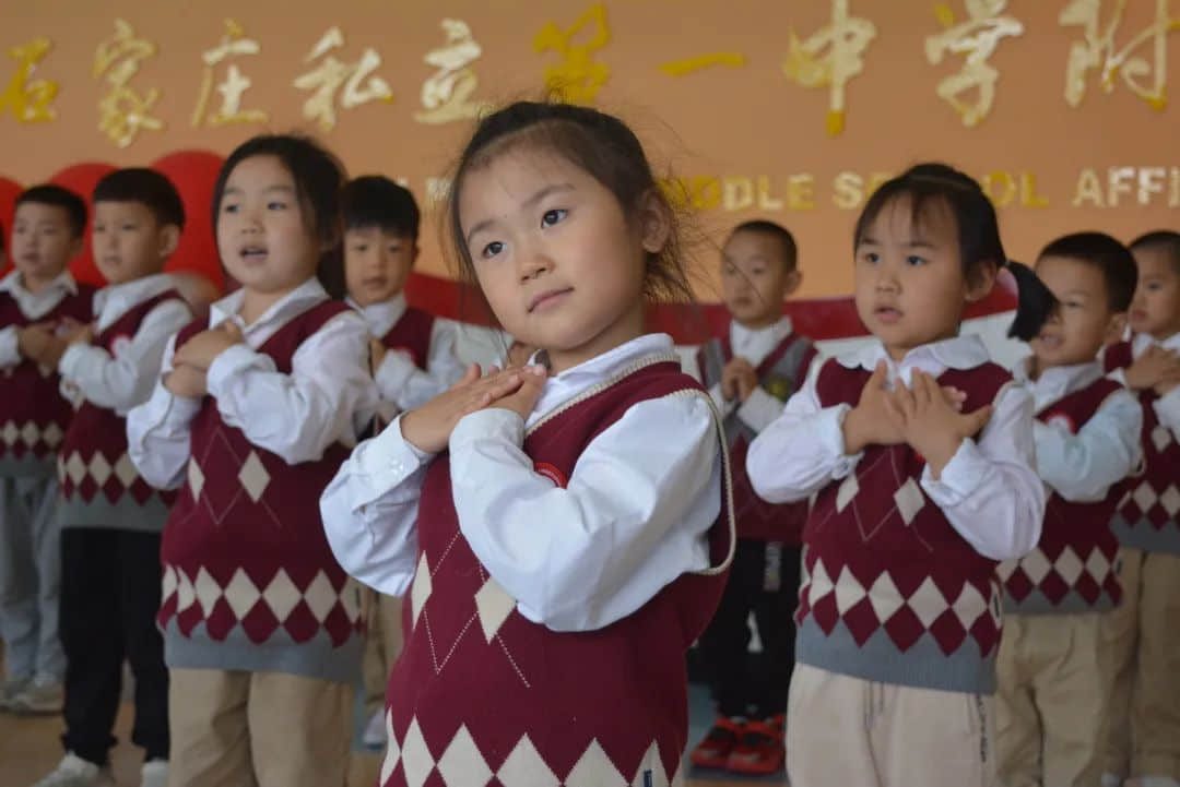 致敬最美逆行者 濃濃可敬天使情——私立一中附屬幼兒園護(hù)士節(jié)主題活動(dòng)