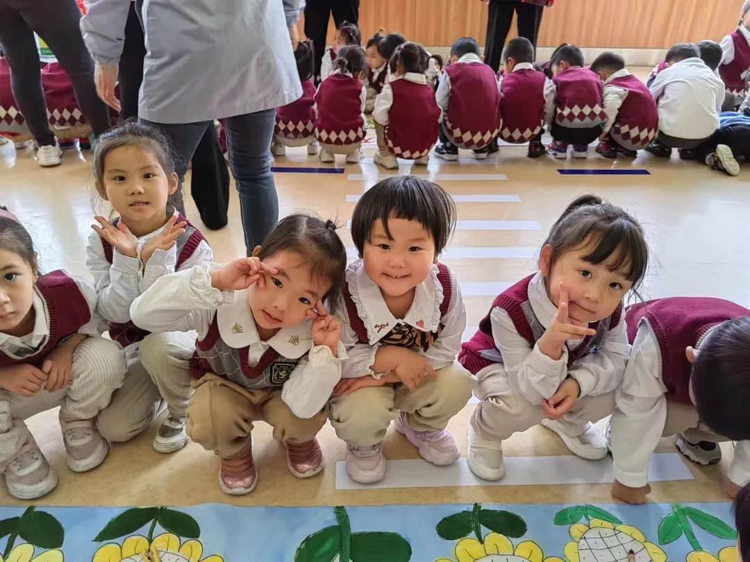 致敬最美逆行者 濃濃可敬天使情——私立一中附屬幼兒園護(hù)士節(jié)主題活動(dòng)