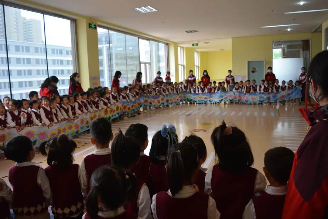 致敬最美逆行者 濃濃可敬天使情——私立一中附屬幼兒園護(hù)士節(jié)主題活動(dòng)