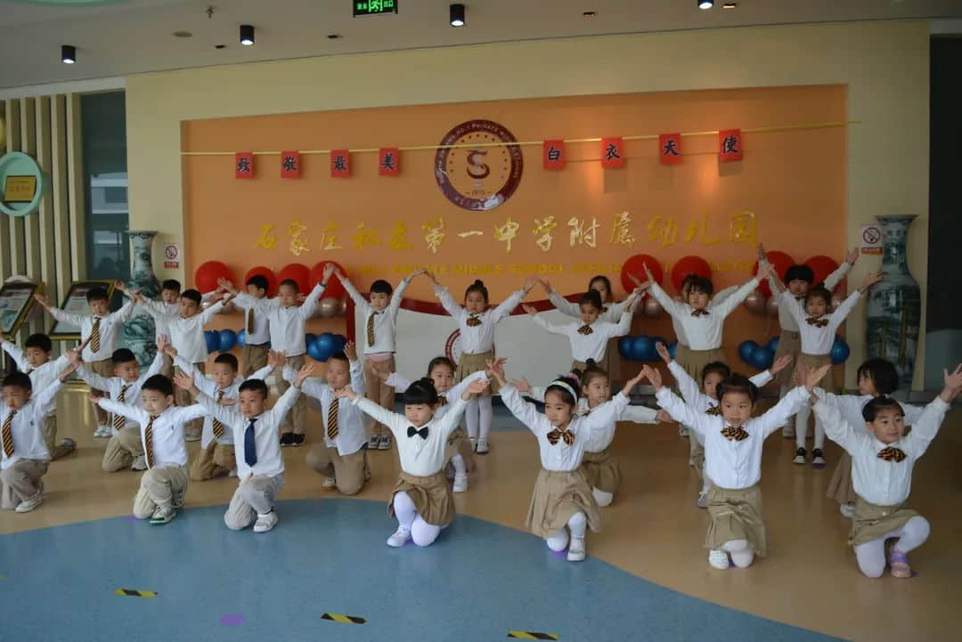 致敬最美逆行者 濃濃可敬天使情——私立一中附屬幼兒園護(hù)士節(jié)主題活動(dòng)