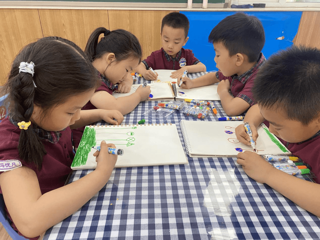 交通“小”常識(shí)，安全“大”教育--私立一中附屬幼兒園交通安全主題教育活動(dòng)