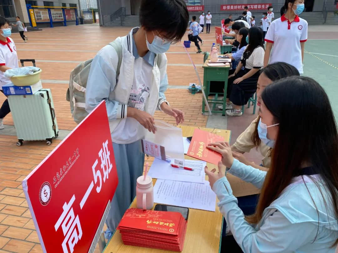 少年迎風(fēng)而來(lái)，緊握蔚藍(lán) | 你好新同學(xué)！