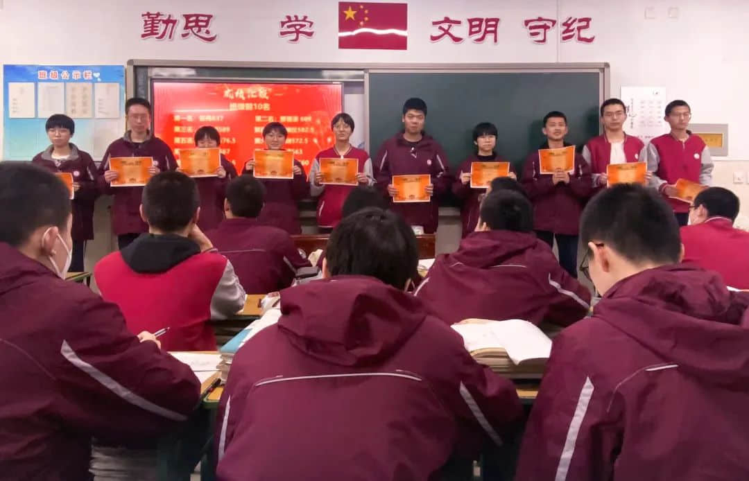 厲兵秣馬 賡續(xù)未來(lái)丨私立一中各年級(jí)召開(kāi)期末表彰大會(huì)暨成績(jī)分析會(huì)