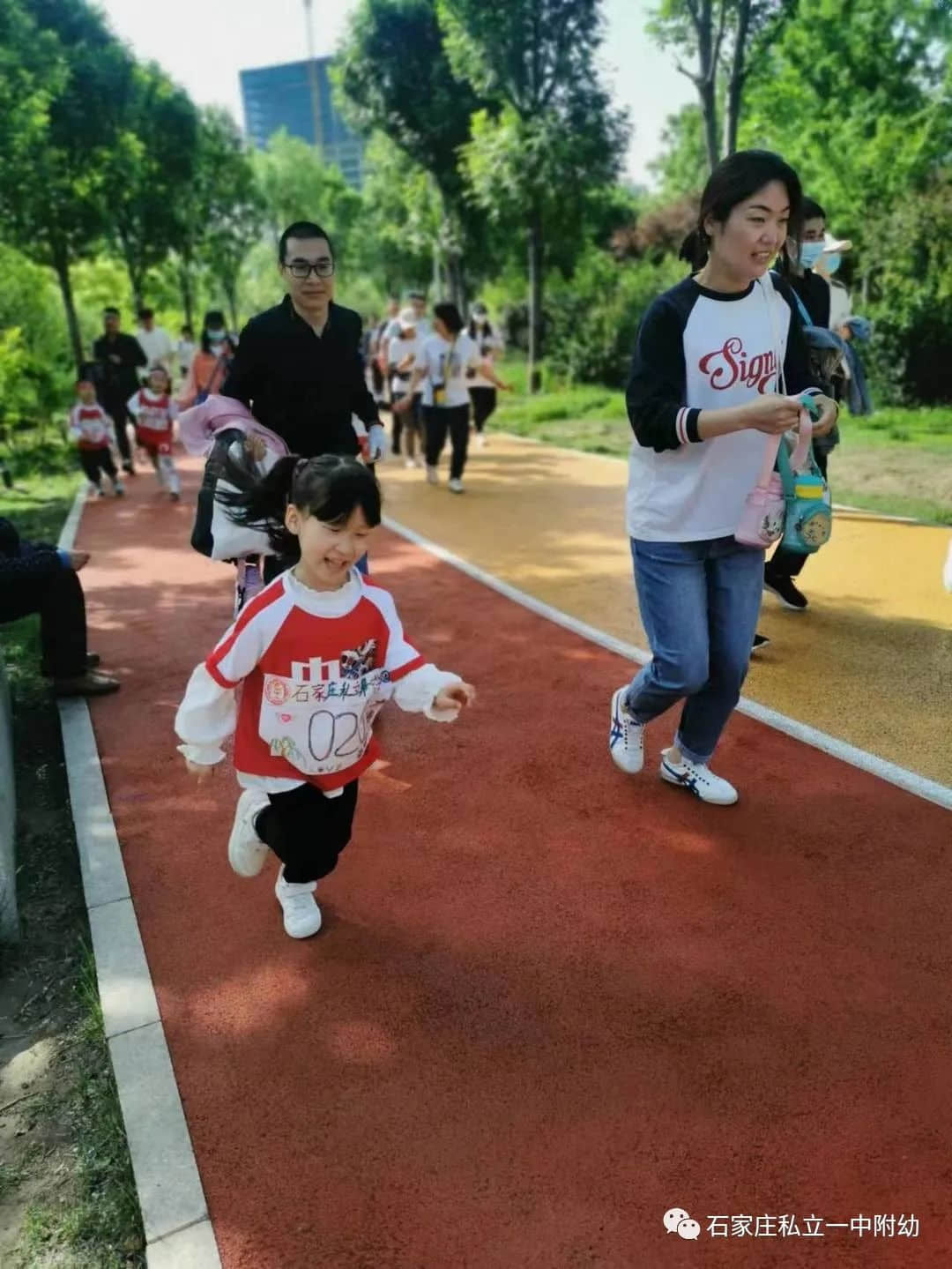 【親子運動會】石家莊市私立第一中學(xué)幼兒園首屆親子馬拉松——為愛奔跑，勇敢做自己