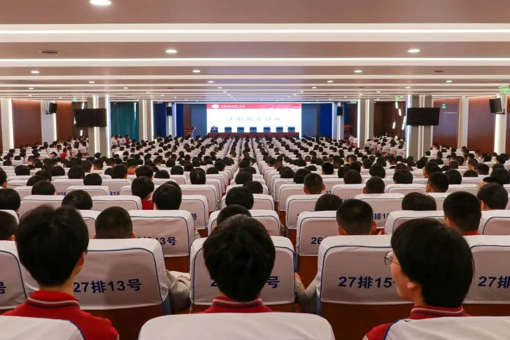 法治進校園 安全伴我行丨石家莊私立第一中學舉行普法教育講座