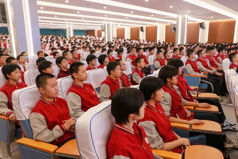 法治進校園 安全伴我行丨石家莊私立第一中學舉行普法教育講座