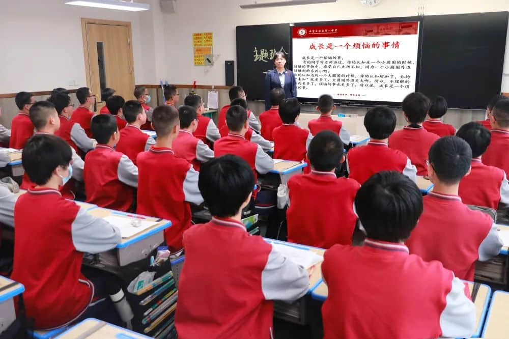 法治進校園 安全伴我行丨石家莊私立第一中學舉行普法教育講座