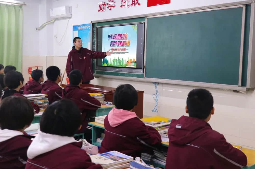 法治進校園 安全伴我行丨石家莊私立第一中學舉行普法教育講座