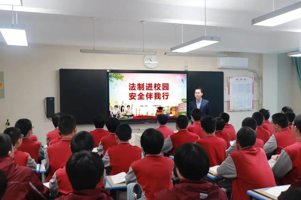 法治進校園 安全伴我行丨石家莊私立第一中學舉行普法教育講座