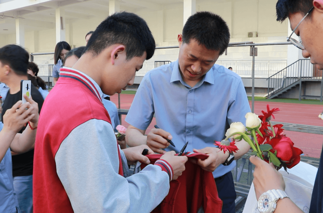 少年乘風(fēng)去 未來(lái)皆可期丨初三年級(jí)畢業(yè)典禮暨中考沖刺大會(huì)