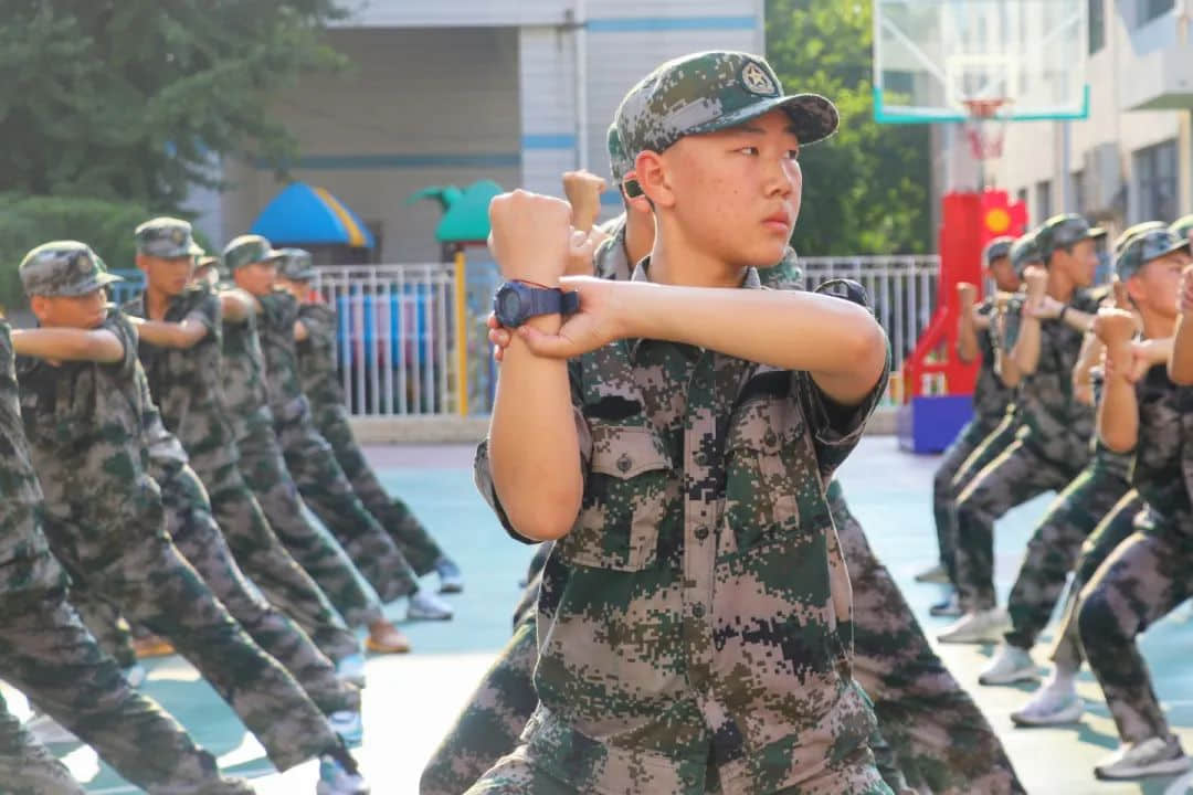 展颯爽英姿 壯青春之志丨軍訓(xùn)進(jìn)行時(shí)