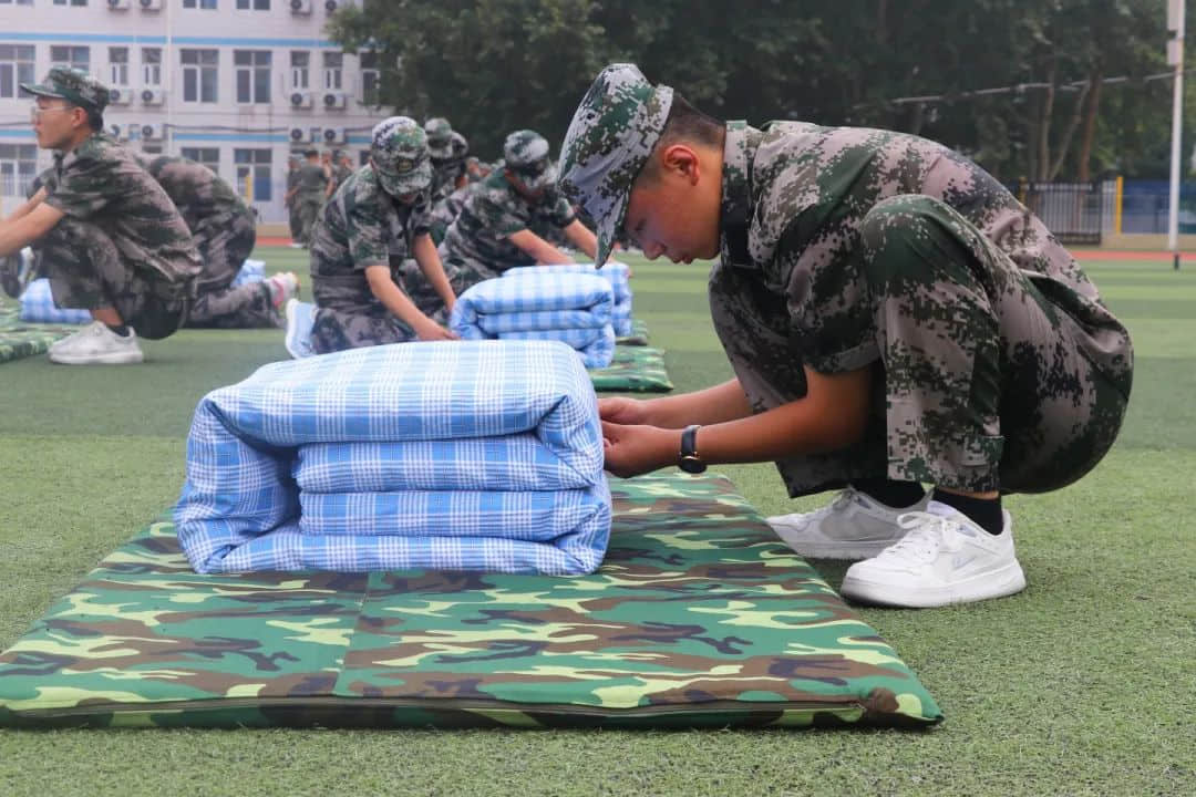 展颯爽英姿 壯青春之志丨軍訓(xùn)進(jìn)行時(shí)