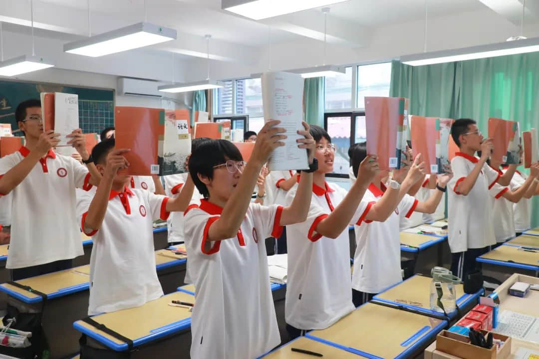 用激情迎接晨光 以書聲追逐夢想丨高一年級(jí)激情早讀震撼來襲！