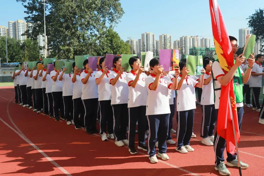 用激情迎接晨光 以書聲追逐夢想丨高一年級(jí)激情早讀震撼來襲！