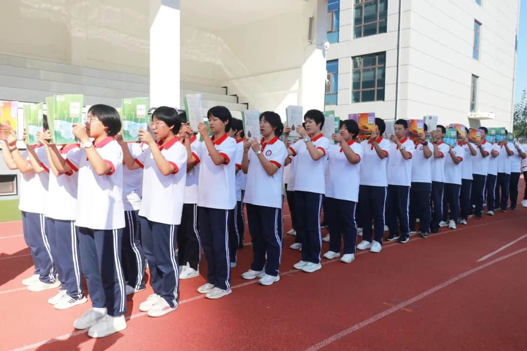 用激情迎接晨光 以書聲追逐夢想丨高一年級(jí)激情早讀震撼來襲！