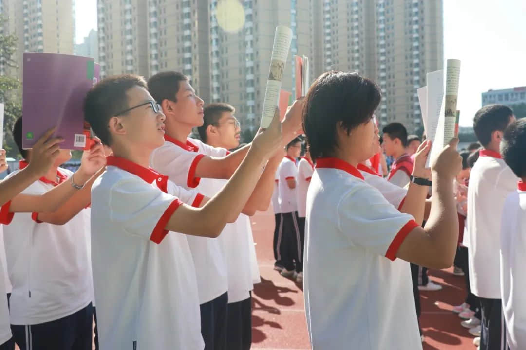 用激情迎接晨光 以書聲追逐夢想丨高一年級(jí)激情早讀震撼來襲！