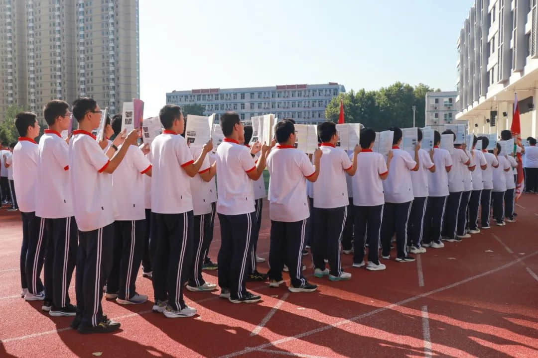 用激情迎接晨光 以書聲追逐夢想丨高一年級(jí)激情早讀震撼來襲！