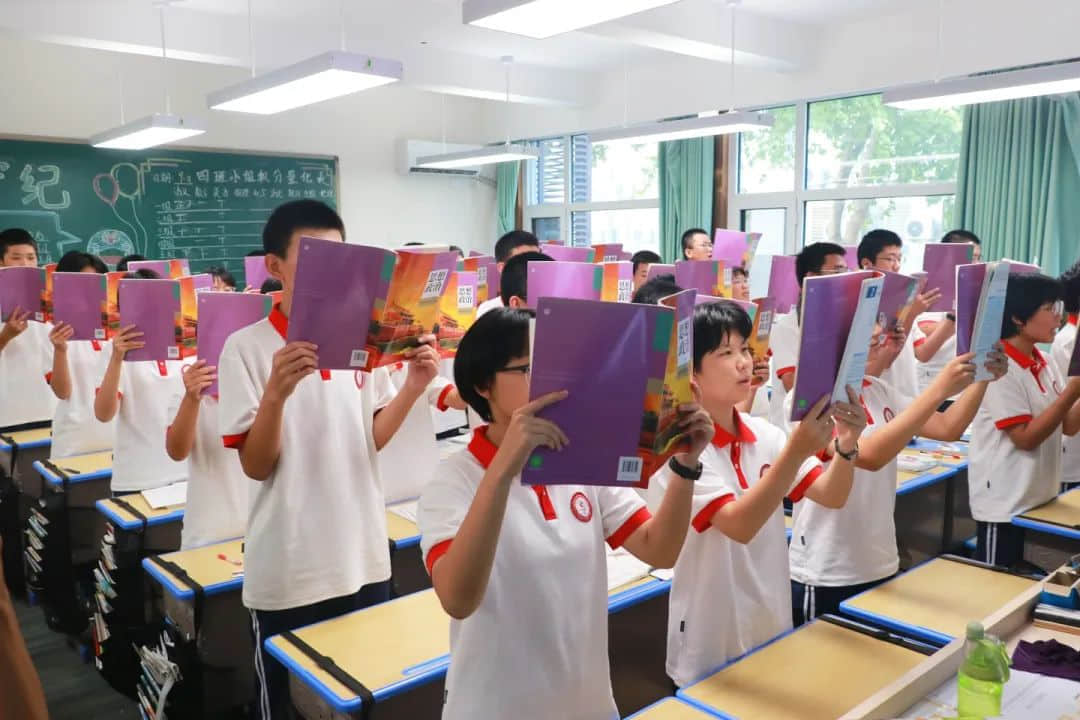用激情迎接晨光 以書聲追逐夢想丨高一年級(jí)激情早讀震撼來襲！
