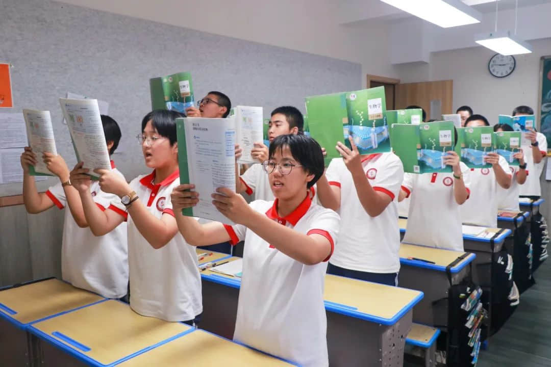 用激情迎接晨光 以書聲追逐夢想丨高一年級(jí)激情早讀震撼來襲！