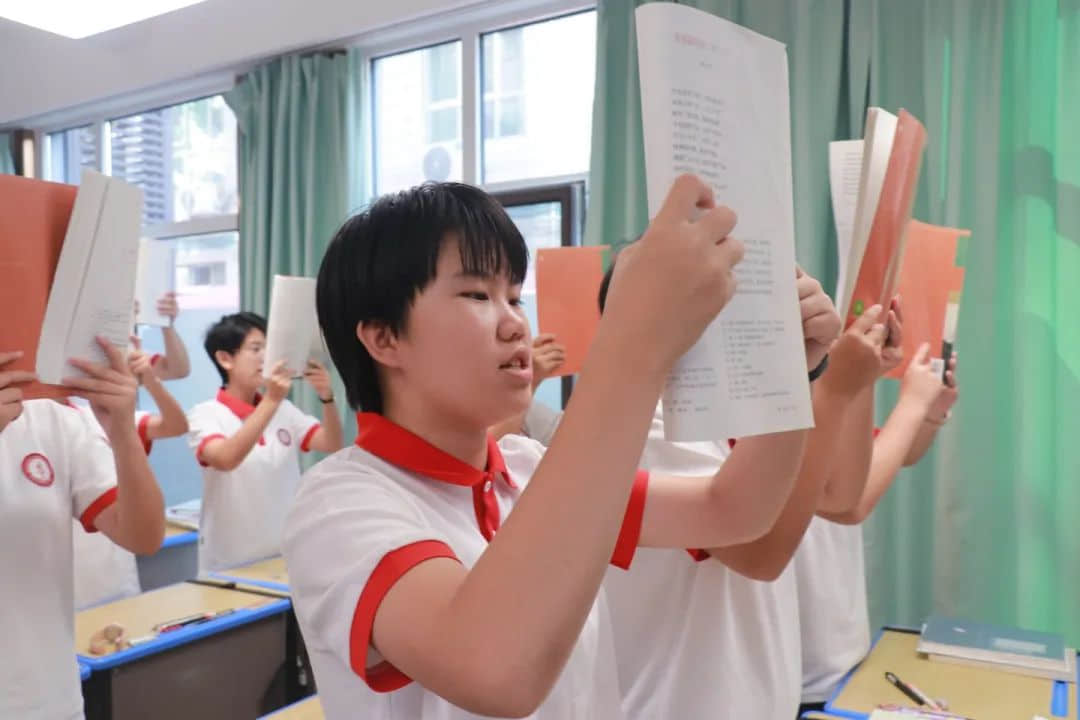用激情迎接晨光 以書聲追逐夢想丨高一年級(jí)激情早讀震撼來襲！