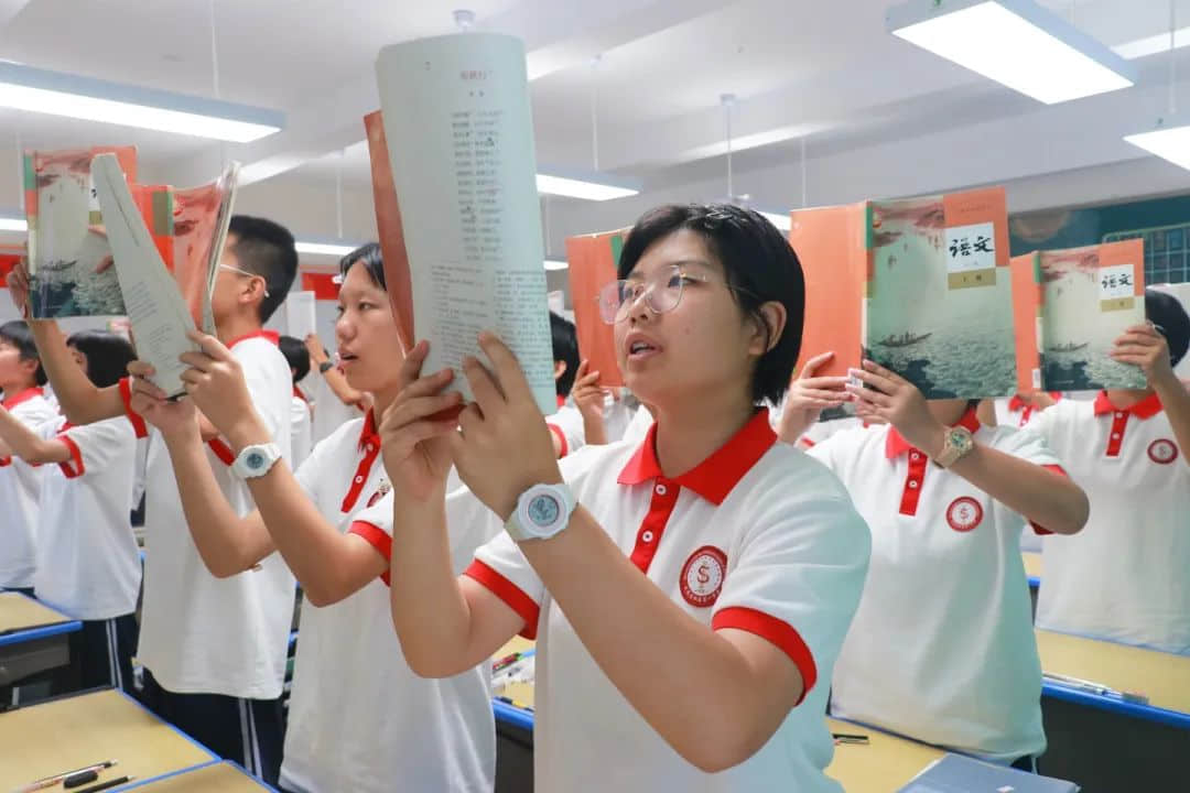 用激情迎接晨光 以書聲追逐夢想丨高一年級(jí)激情早讀震撼來襲！