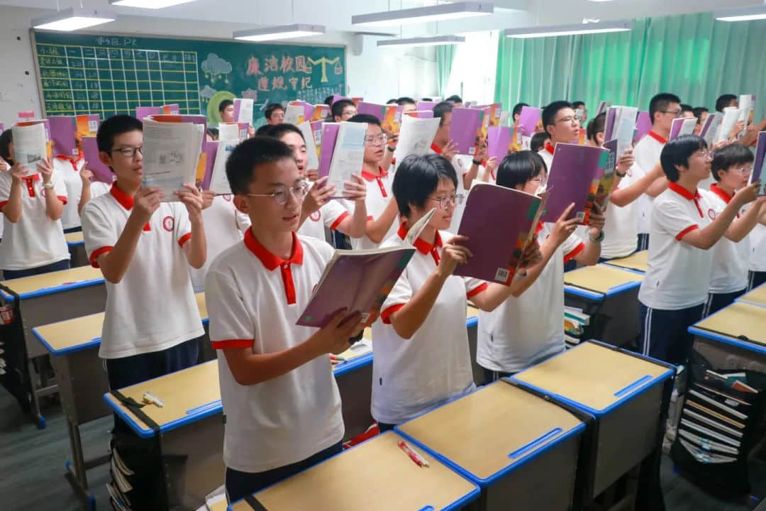 用激情迎接晨光 以書聲追逐夢想丨高一年級(jí)激情早讀震撼來襲！